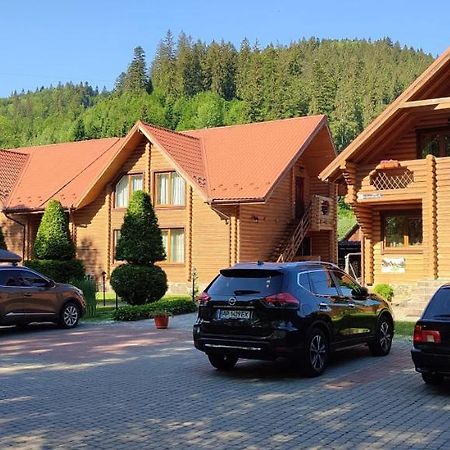 Mini Hotel Zakrut Tatariv Exteriör bild