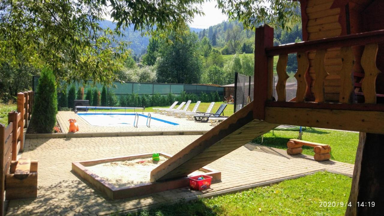 Mini Hotel Zakrut Tatariv Exteriör bild
