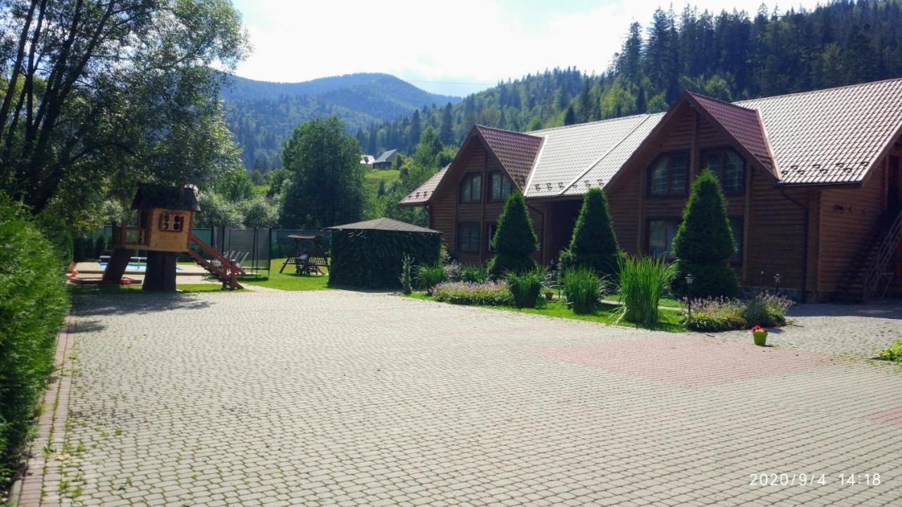 Mini Hotel Zakrut Tatariv Exteriör bild