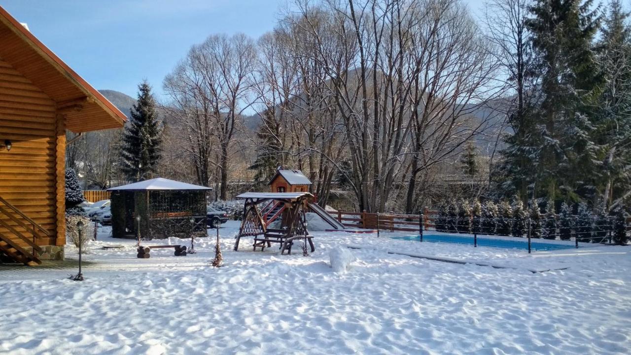 Mini Hotel Zakrut Tatariv Exteriör bild