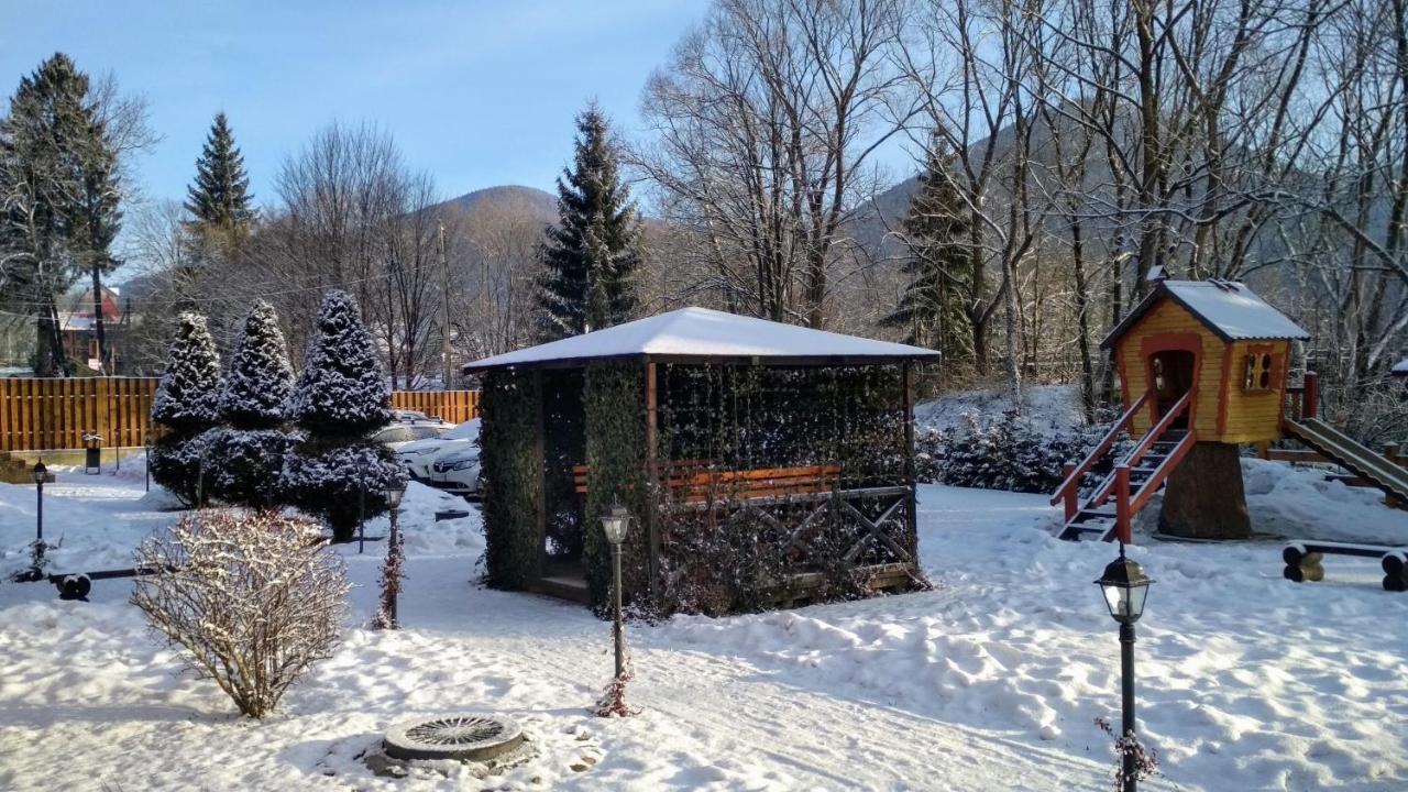 Mini Hotel Zakrut Tatariv Exteriör bild