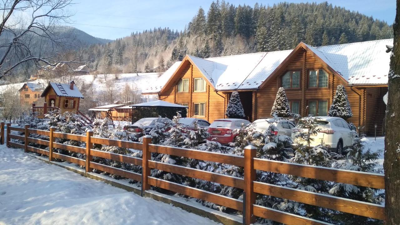 Mini Hotel Zakrut Tatariv Exteriör bild