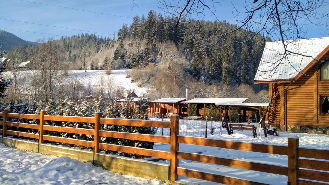 Mini Hotel Zakrut Tatariv Exteriör bild