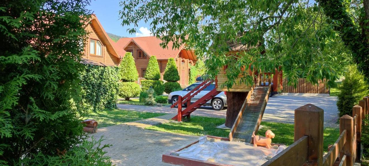 Mini Hotel Zakrut Tatariv Exteriör bild