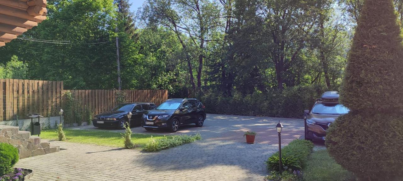 Mini Hotel Zakrut Tatariv Exteriör bild