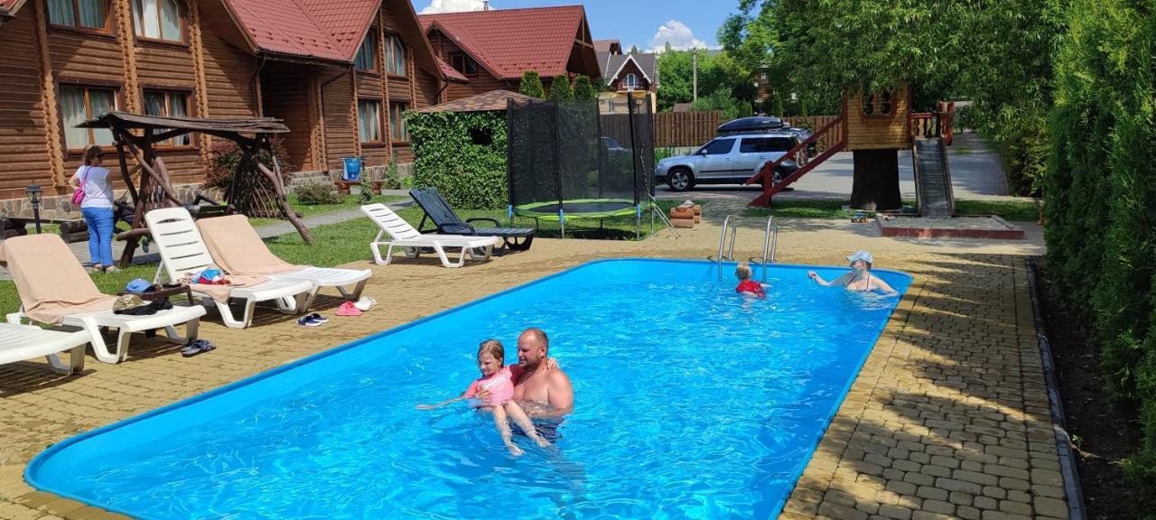 Mini Hotel Zakrut Tatariv Exteriör bild