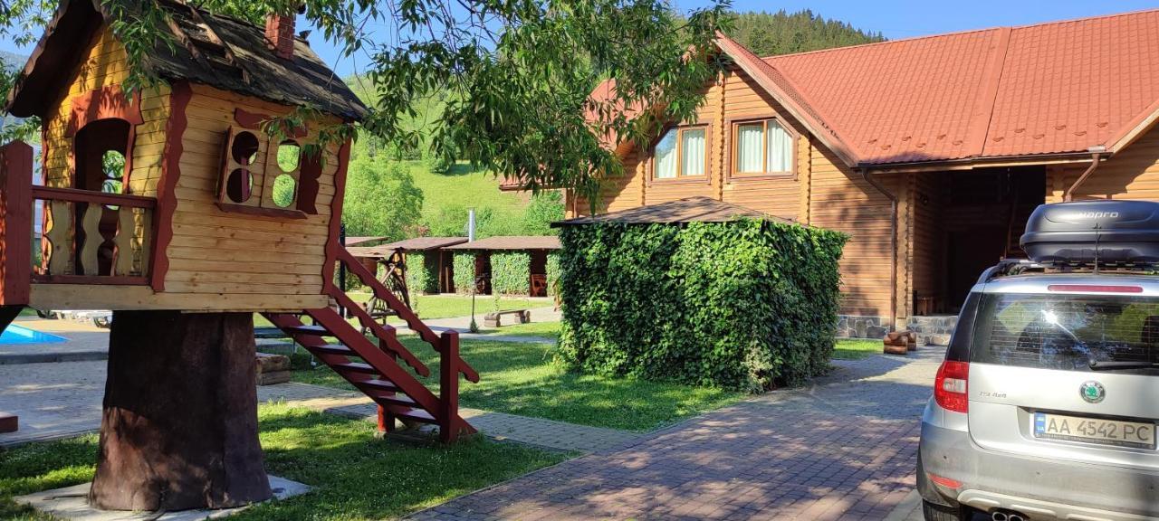 Mini Hotel Zakrut Tatariv Exteriör bild