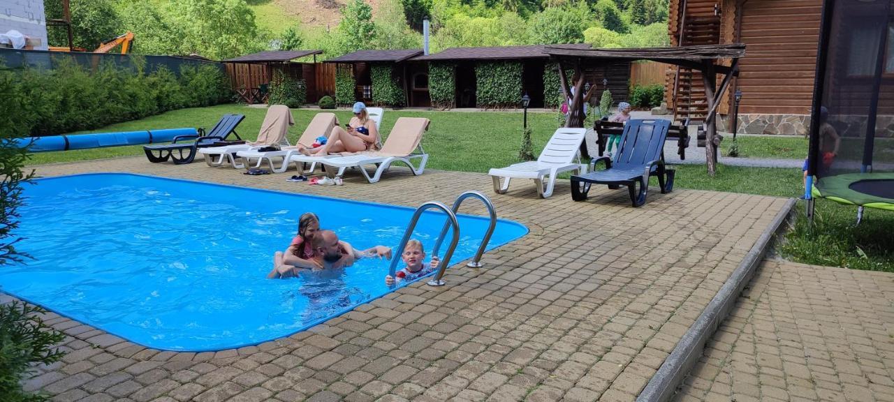 Mini Hotel Zakrut Tatariv Exteriör bild