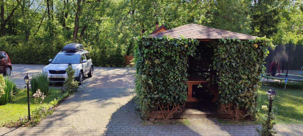 Mini Hotel Zakrut Tatariv Exteriör bild