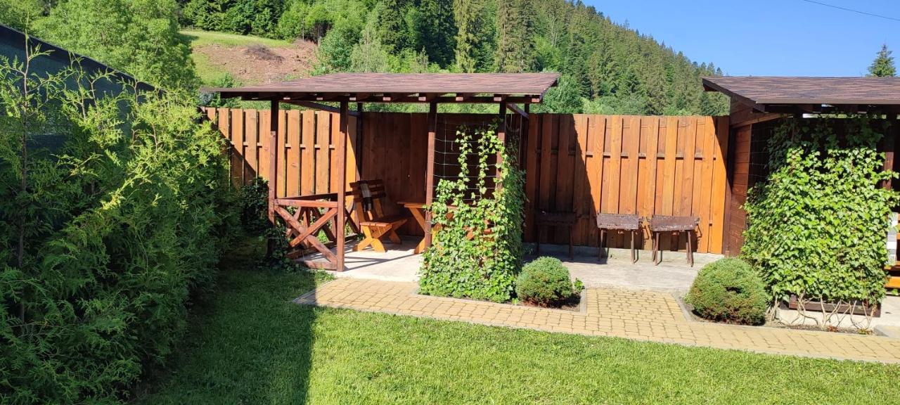 Mini Hotel Zakrut Tatariv Exteriör bild
