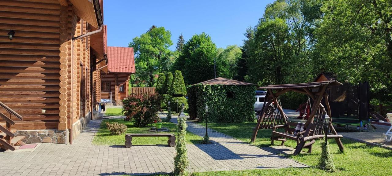 Mini Hotel Zakrut Tatariv Exteriör bild