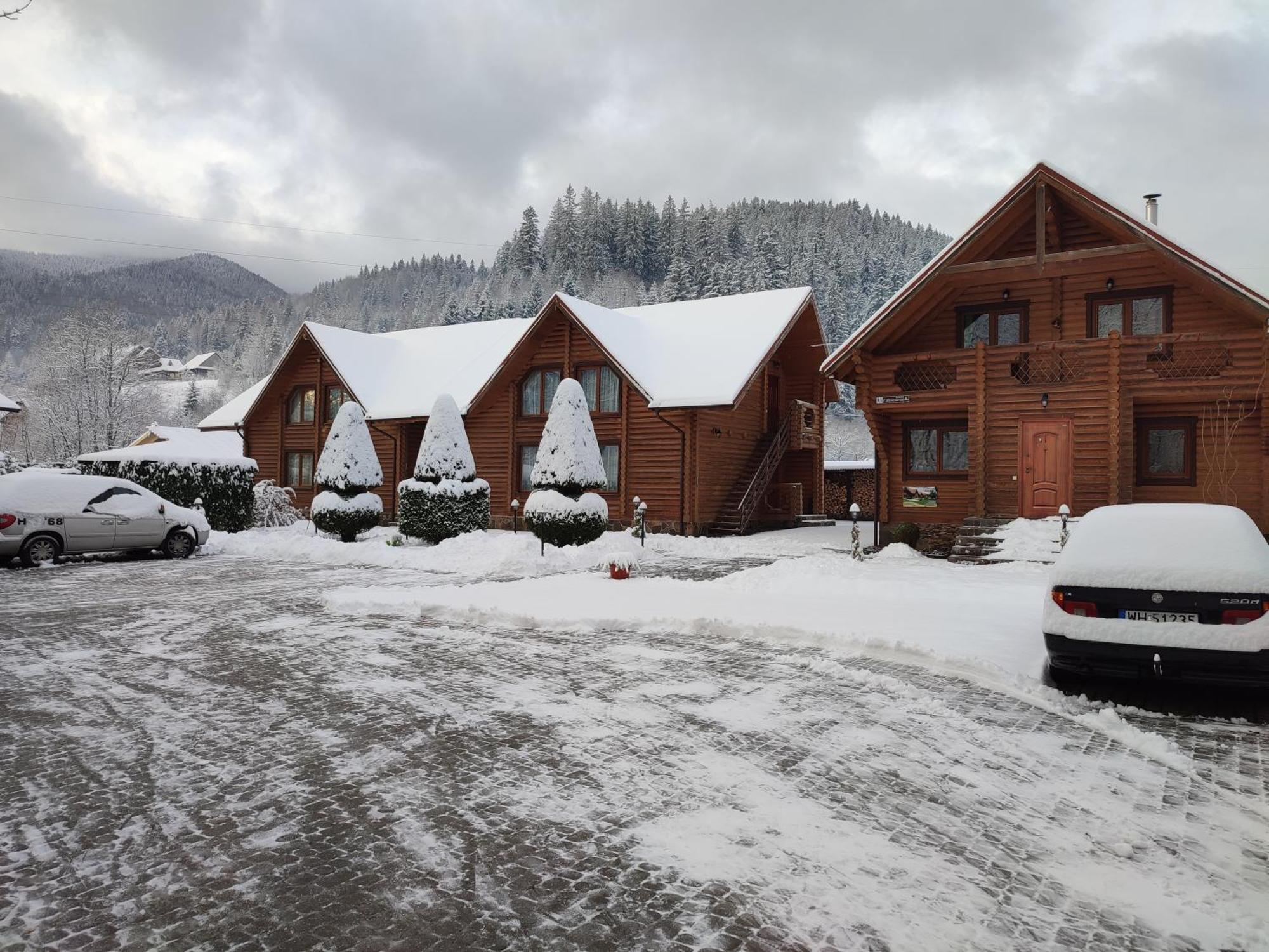 Mini Hotel Zakrut Tatariv Exteriör bild